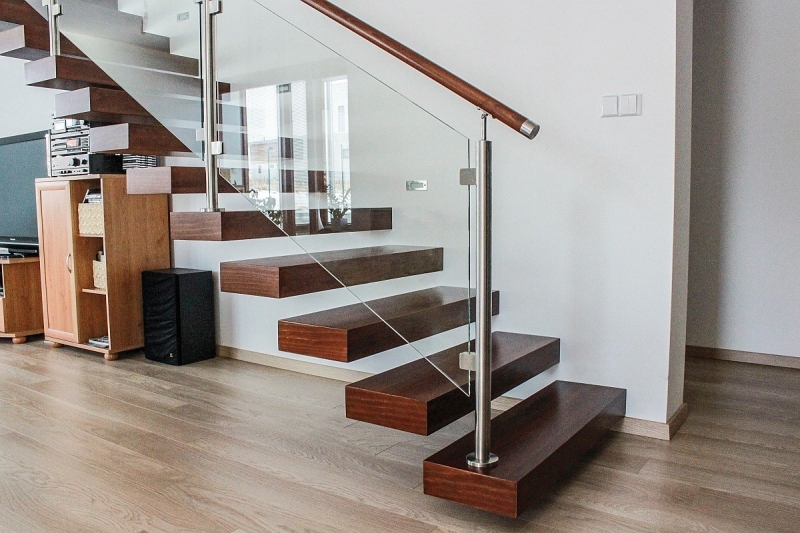 sklenene-zabradlie stĺpiky